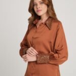 Yakası ve Manşetleri Pullu Saten Gömlek