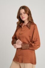 Yakası ve Manşetleri Pullu Saten Gömlek - Görsel 3