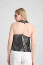 Degaje Yaka Sırt Dekolteli Parlak Bluz - Görsel 2