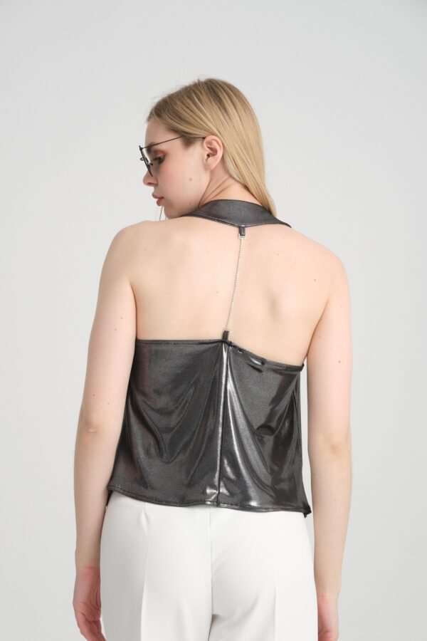 Degaje Yaka Sırt Dekolteli Parlak Bluz - Görsel 2