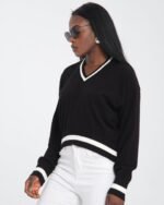 Gri V Yaka Şeritli Crop Kazak - Görsel 2