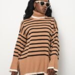 Kahverengi Boğazlı Çizgi Desenli Triko Kazak