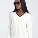 Beyaz Şeritli V Yaka Yan Yırtmaç Detay Bluz Kazak