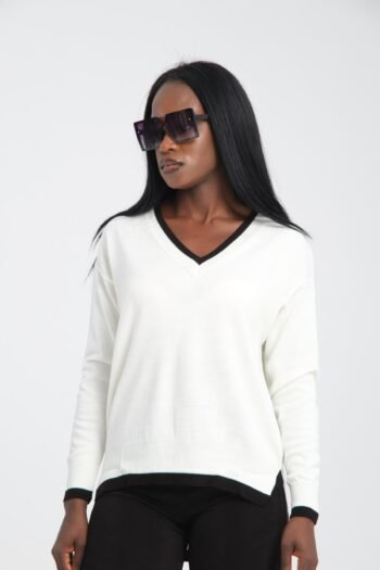 Beyaz Şeritli V Yaka Yan Yırtmaç Detay Bluz Kazak