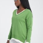 Yeşil Şeritli V Yaka Yan Yırtmaç Detay Bluz Kazak