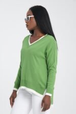 Yeşil Şeritli V Yaka Yan Yırtmaç Detay Bluz Kazak
