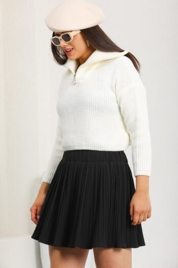 Beyaz Fermuarlı Dik Yaka Triko Crop Kazak