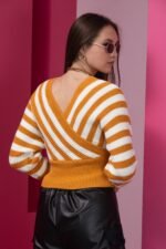 Siyah Beyaz Çizgili Kruvaze Yaka Triko Kazak - Görsel 3