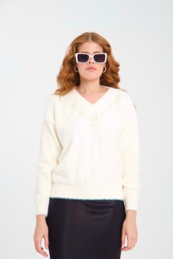 Beyaz V Yaka İşleme Detay Yumoş Kazak