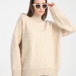 Krem İnci İşlemeli Dik Yaka Kazak