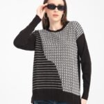 Siyah Yırtmaç Detaylı Desenli Triko Kazak