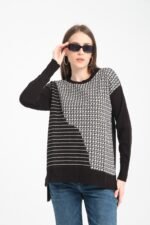 Siyah Yırtmaç Detaylı Desenli Triko Kazak