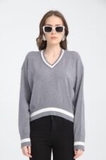 Gri V Yaka Şeritli Crop Kazak