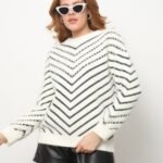 Beyaz Bisiklet Yaka Taş İşlemeli Triko Kazak