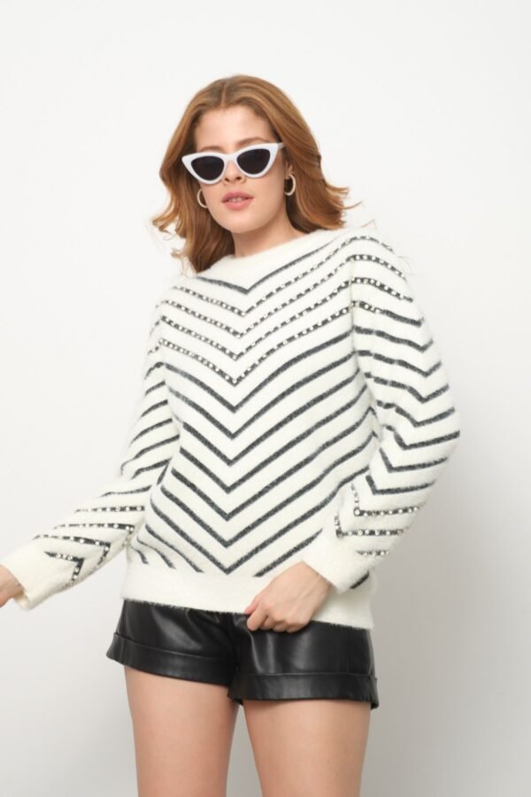 Siyah Bisiklet Yaka Taş İşlemeli Triko Kazak - Görsel 2