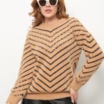 Bej Bisiklet Yaka Taş İşlemeli Triko Kazak