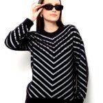 Siyah Bisiklet Yaka Taş İşlemeli Triko Kazak