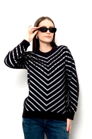 Siyah Bisiklet Yaka Taş İşlemeli Triko Kazak