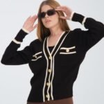 Siyah Düğmeli Çizgi Detaylı Hırka